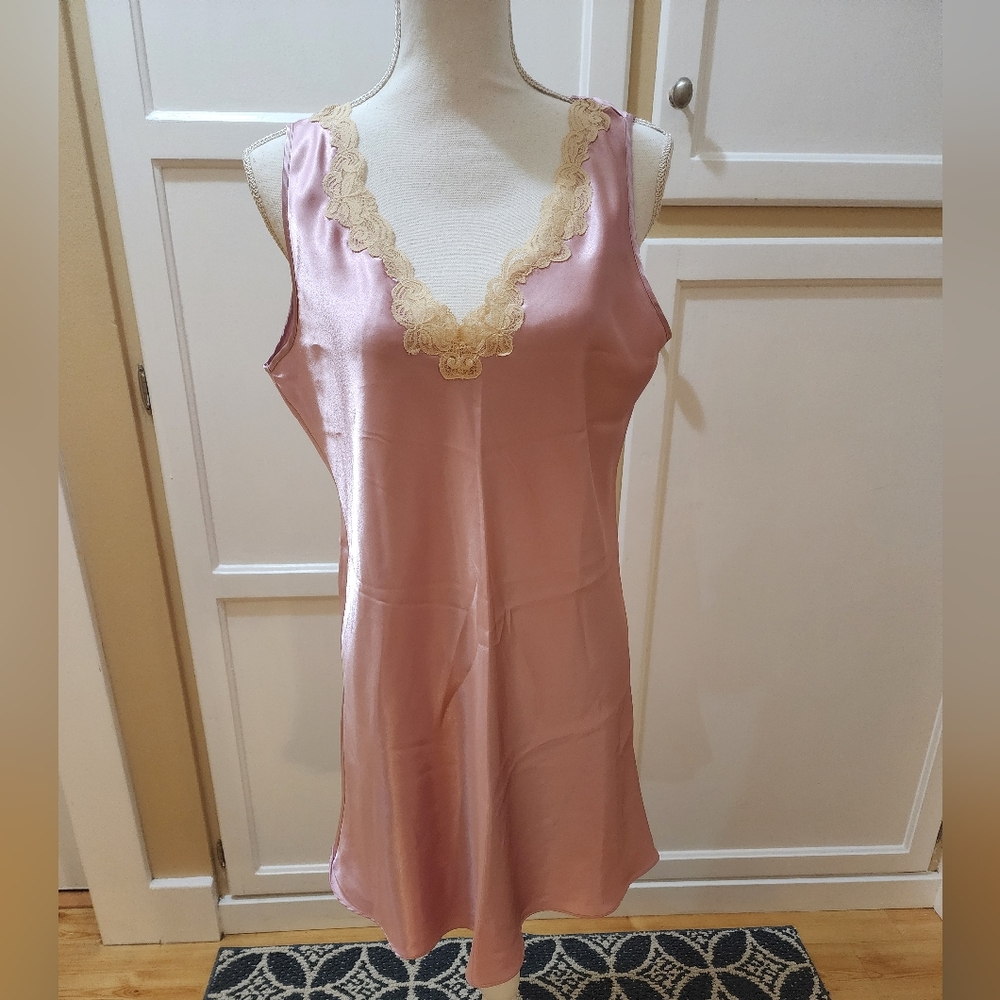 Nine & Company Women's Sleeveless Lace V-neck Nightgown - Picture 9 of 9